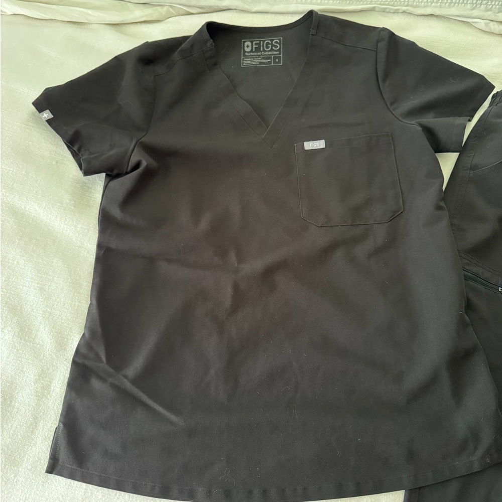 Black Figs Scrub Set - Picture 2 of 4